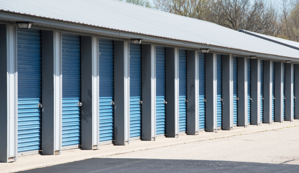 Self storage marketing - Storage units with blue roll-up doors